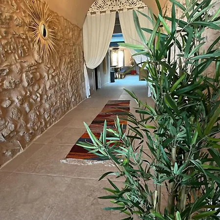 Aigues Vives - Les Jardins Nyaraló Montpeyroux